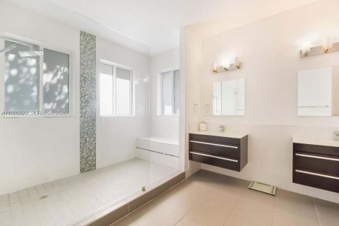 Casa en alquiler en Palmetto Bay, Florida, 5 dormitorios, 307.69 m2 № 2052354 - foto 7