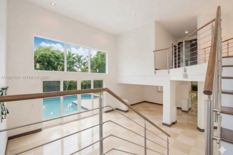 Casa en alquiler en Palmetto Bay, Florida, 5 dormitorios, 307.69 m2 № 2052354 - foto 9