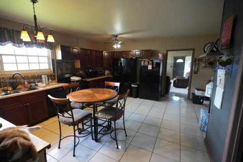 Villa ou maison à louer à Homestead, Floride: 3 chambres, 154.22 m2 № 1925317 - photo 6