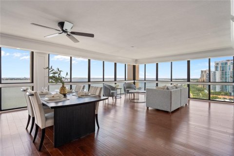 Condo in Tampa, Florida, 3 bedrooms  № 1837357 - photo 1