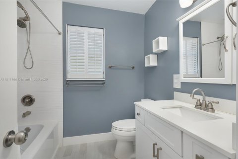 House in Boca Raton, Florida 4 bedrooms, 212.19 sq.m. № 1756647 - photo 11
