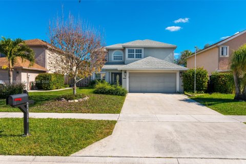 House in Boca Raton, Florida 4 bedrooms, 212.19 sq.m. № 1756647 - photo 1
