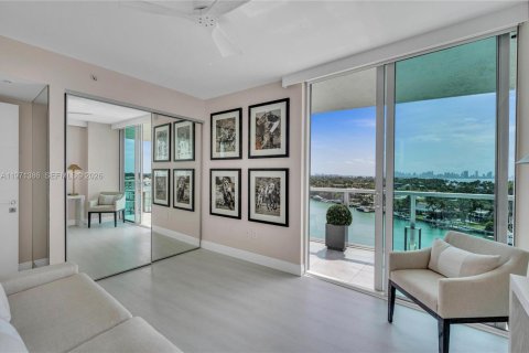 Condo in Miami Beach, Florida, 3 bedrooms  № 2040319 - photo 16