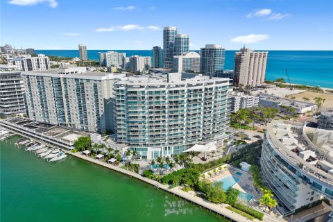 Condo in Miami Beach, Florida, 3 bedrooms  № 2040319 - photo 29