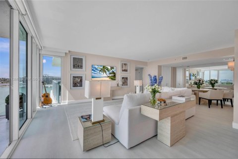 Condo in Miami Beach, Florida, 3 bedrooms  № 2040319 - photo 2
