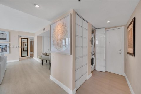 Condo in Miami Beach, Florida, 3 bedrooms  № 2040319 - photo 22
