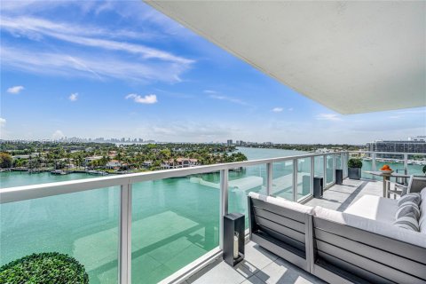 Condo in Miami Beach, Florida, 3 bedrooms  № 2040319 - photo 24