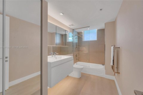 Condo in Miami Beach, Florida, 3 bedrooms  № 2040319 - photo 17