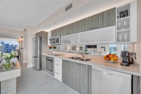 Condo in Miami Beach, Florida, 3 bedrooms  № 2040319 - photo 4