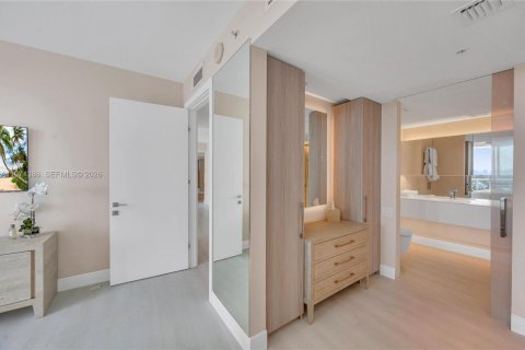 Condo in Miami Beach, Florida, 3 bedrooms  № 2040319 - photo 12