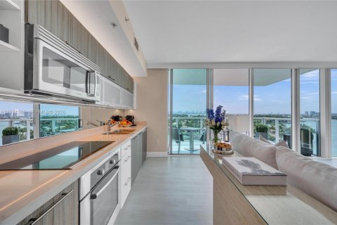 Condo in Miami Beach, Florida, 3 bedrooms  № 2040319 - photo 3