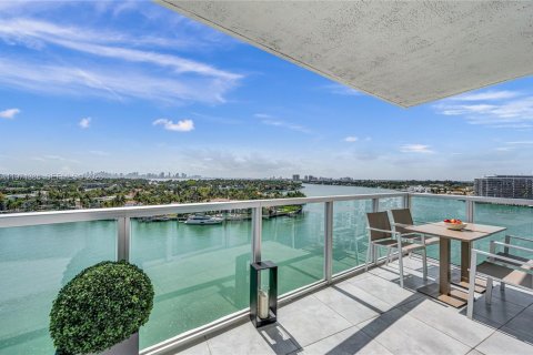 Condo in Miami Beach, Florida, 3 bedrooms  № 2040319