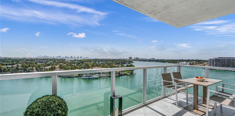 Condo in Miami Beach, Florida, 3 bedrooms  № 2040319