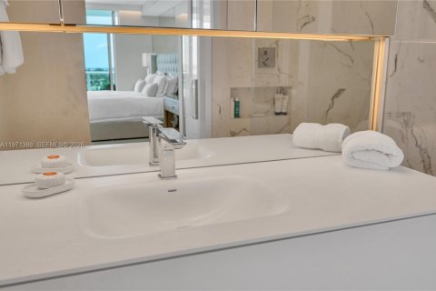 Condo in Miami Beach, Florida, 3 bedrooms  № 2040319 - photo 15
