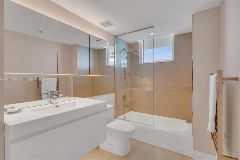 Condo in Miami Beach, Florida, 3 bedrooms  № 2040319 - photo 19