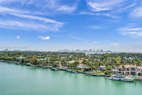 Condo in Miami Beach, Florida, 3 bedrooms  № 2040319 - photo 23