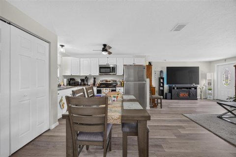 Villa ou maison à vendre à Port Charlotte, Floride: 2 chambres, 95.22 m2 № 2210085 - photo 5