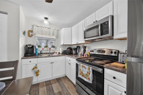Villa ou maison à vendre à Port Charlotte, Floride: 2 chambres, 95.22 m2 № 2210085 - photo 11