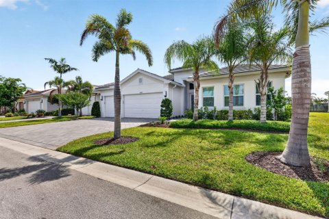 House in Port St. Lucie, Florida 3 bedrooms, 307.69 sq.m. № 2335230