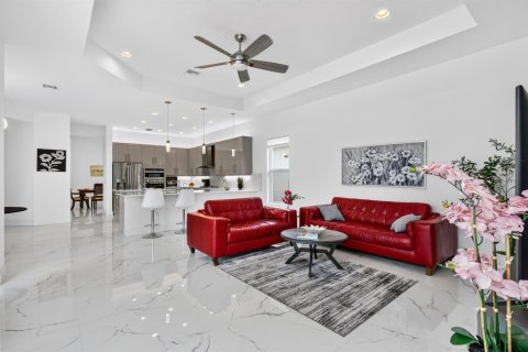 House in Port St. Lucie, Florida 3 bedrooms, 307.69 sq.m. № 2335230 - photo 23