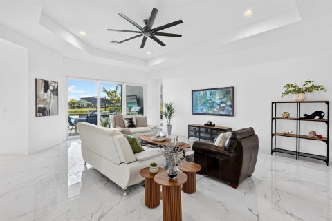 House in Port St. Lucie, Florida 3 bedrooms, 307.69 sq.m. № 2335230 - photo 8