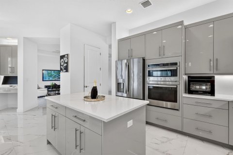 House in Port St. Lucie, Florida 3 bedrooms, 307.69 sq.m. № 2335230 - photo 15