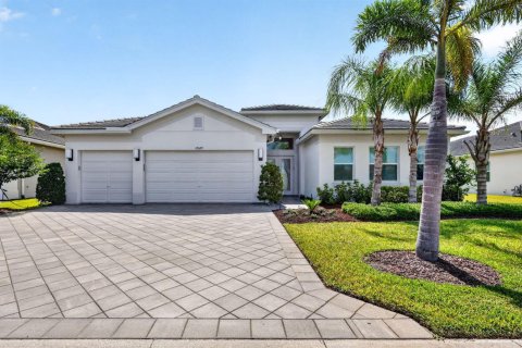 House in Port St. Lucie, Florida 3 bedrooms, 307.69 sq.m. № 2335230 - photo 2