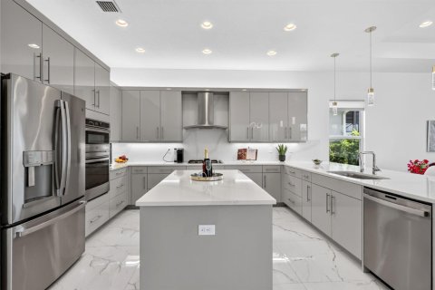 House in Port St. Lucie, Florida 3 bedrooms, 307.69 sq.m. № 2335230 - photo 11