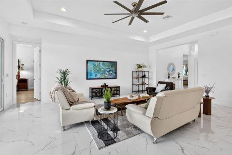 House in Port St. Lucie, Florida 3 bedrooms, 307.69 sq.m. № 2335230 - photo 9