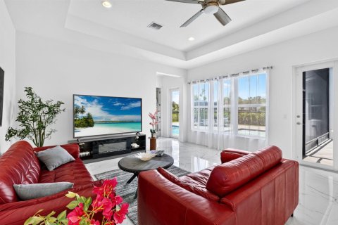House in Port St. Lucie, Florida 3 bedrooms, 307.69 sq.m. № 2335230 - photo 22