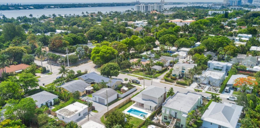 House in West Palm Beach, Florida 3 bedrooms, 159.42 sq.m. № 914293