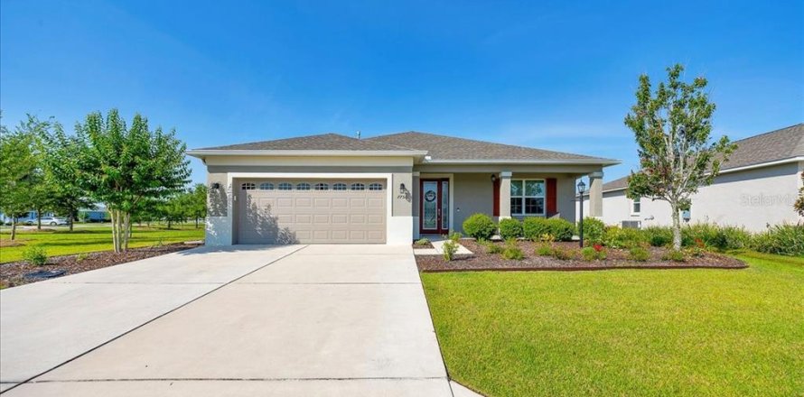 House in Ocala, Florida 3 bedrooms, 196.77 sq.m. № 1747686