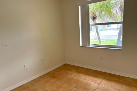 Снять в аренду виллу или дом в Майами, Флорида 3 спальни, 145.11м2, № 1924483 - фото 14