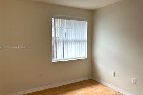 Снять в аренду виллу или дом в Майами, Флорида 3 спальни, 145.11м2, № 1924483 - фото 13