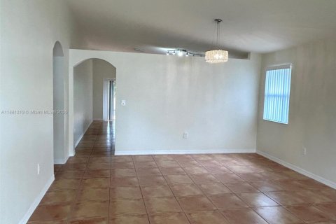 Снять в аренду виллу или дом в Майами, Флорида 3 спальни, 145.11м2, № 1924483 - фото 5