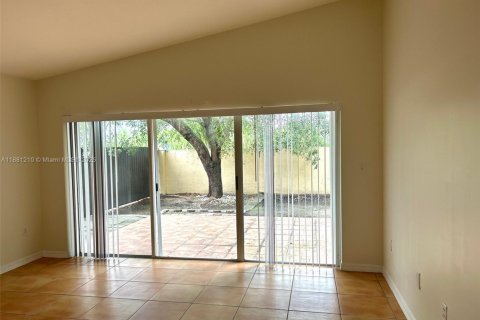 Снять в аренду виллу или дом в Майами, Флорида 3 спальни, 145.11м2, № 1924483 - фото 10