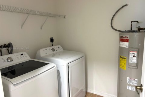 Снять в аренду виллу или дом в Майами, Флорида 3 спальни, 145.11м2, № 1924483 - фото 16