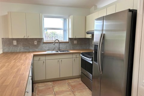 Снять в аренду виллу или дом в Майами, Флорида 3 спальни, 145.11м2, № 1924483 - фото 9