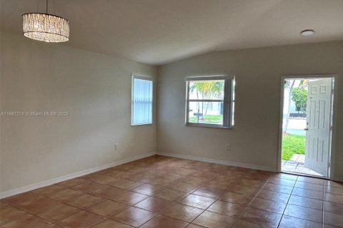 Снять в аренду виллу или дом в Майами, Флорида 3 спальни, 145.11м2, № 1924483 - фото 6