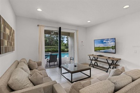 Casa en venta en Kissimmee, Florida, 8 dormitorios, 316.98 m2 № 1908104 - foto 13