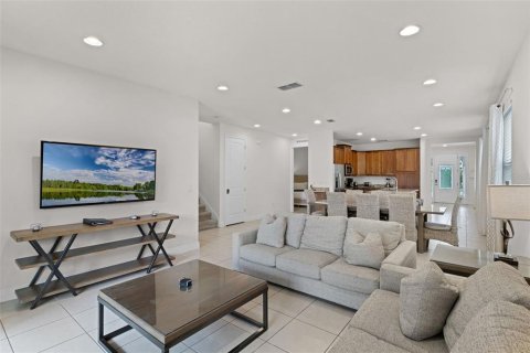 Casa en venta en Kissimmee, Florida, 8 dormitorios, 316.98 m2 № 1908104 - foto 14