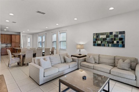 Casa en venta en Kissimmee, Florida, 8 dormitorios, 316.98 m2 № 1908104 - foto 12