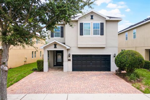 Casa en venta en Kissimmee, Florida, 8 dormitorios, 316.98 m2 № 1908104 - foto 1