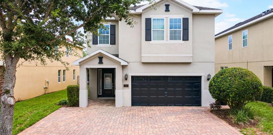 Casa en Kissimmee, Florida 8 dormitorios, 316.98 m2 № 1908104