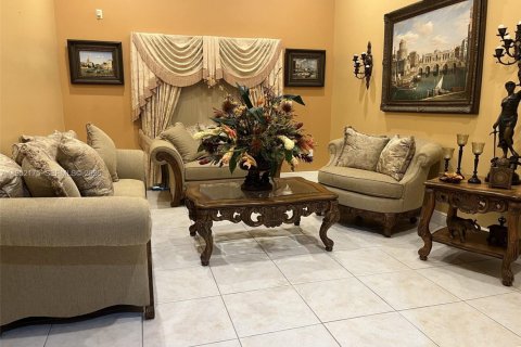 House in Miami, Florida 5 bedrooms, 288.28 sq.m. № 2008095 - photo 12