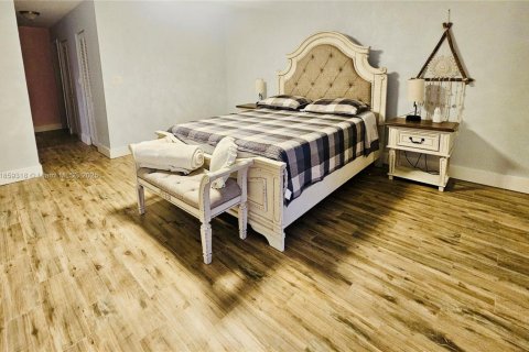 Condo in Tamarac, Florida, 2 bedrooms  № 2014414 - photo 25