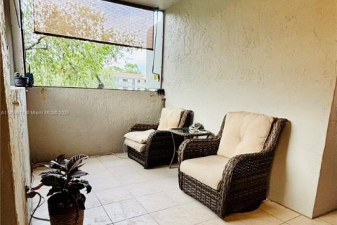 Condo in Tamarac, Florida, 2 bedrooms  № 2014414 - photo 3