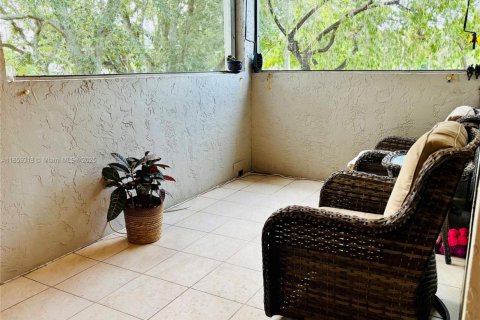 Condo in Tamarac, Florida, 2 bedrooms  № 2014414 - photo 4