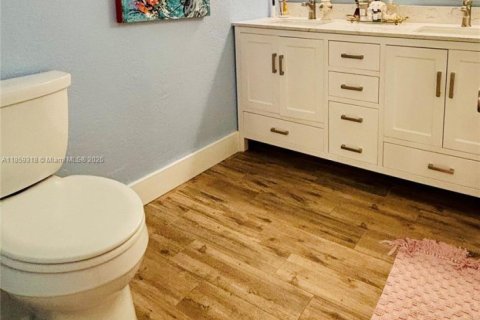 Condo in Tamarac, Florida, 2 bedrooms  № 2014414 - photo 20