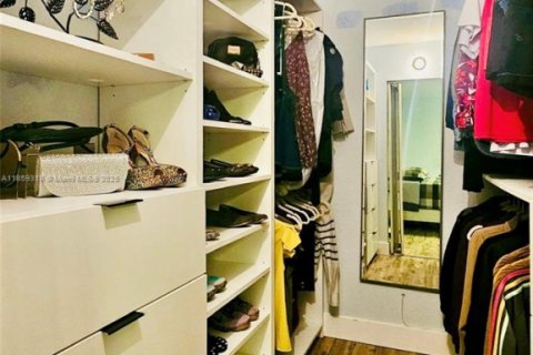 Condo in Tamarac, Florida, 2 bedrooms  № 2014414 - photo 24